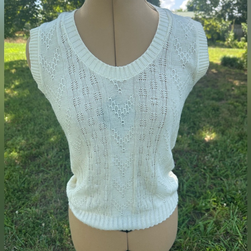 Vintage sweater vest. V scoop neck. Robby Kent. Ivory sweater. - Picture 5 of 7